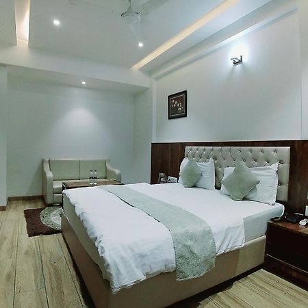 Hotel Sai Pratik, Newly Built Up, Complimentary Shuttle To The Temple 쉬르디 외부 사진