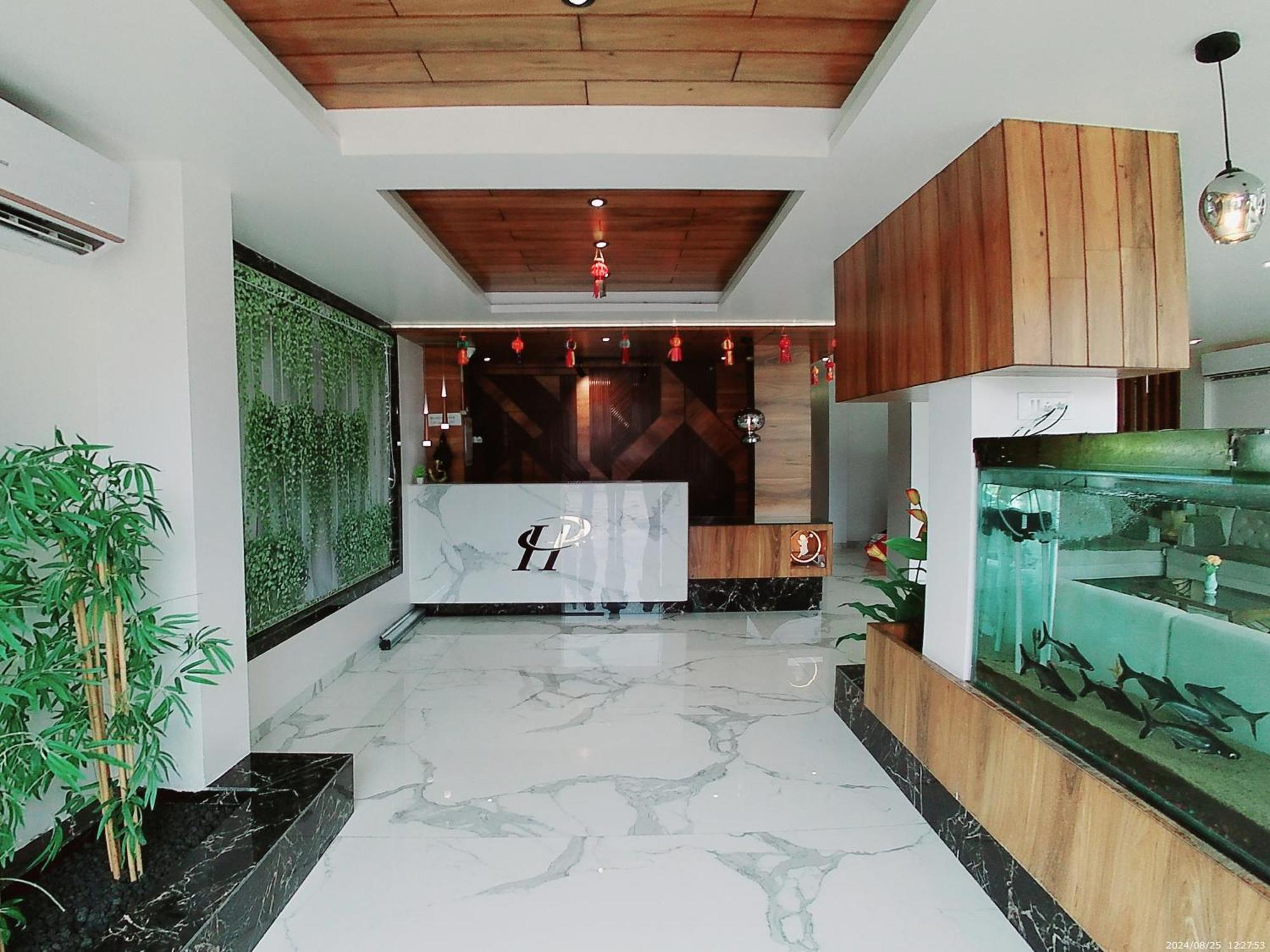 Hotel Sai Pratik, Newly Built Up, Complimentary Shuttle To The Temple 쉬르디 외부 사진