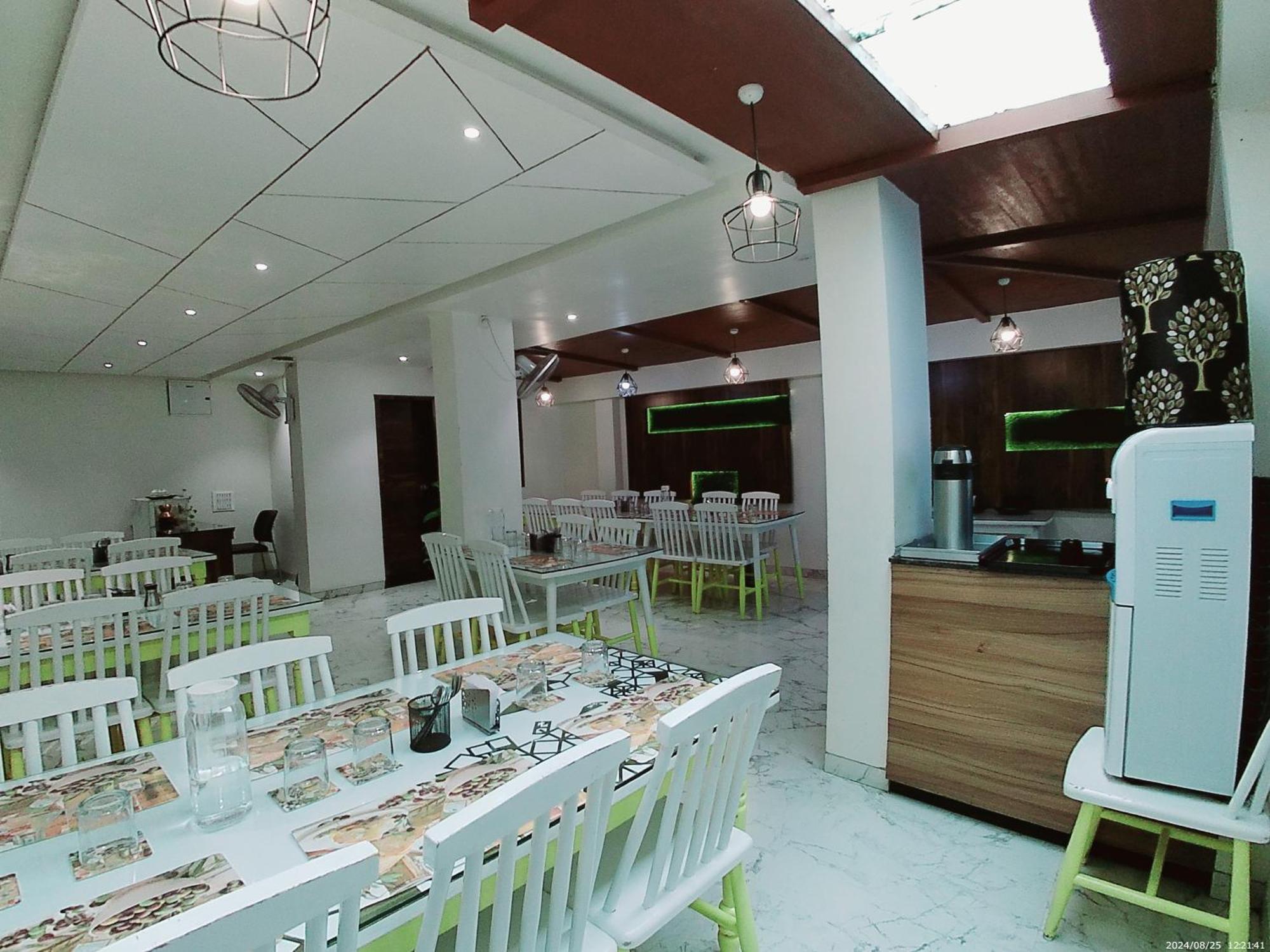 Hotel Sai Pratik, Newly Built Up, Complimentary Shuttle To The Temple 쉬르디 외부 사진